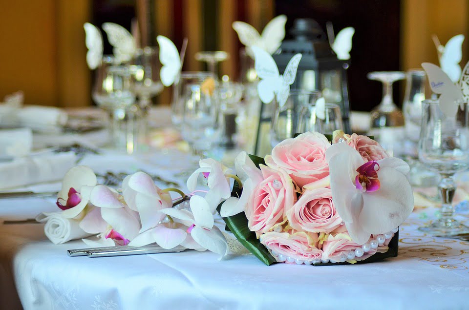 Jak usadzić gości na weselu - Poradnik rozsadzenia gości weselnych